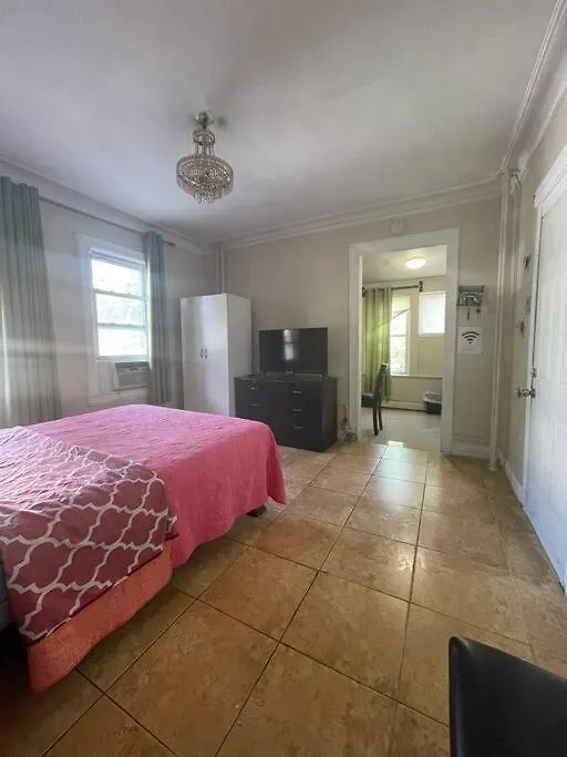 *Private* Studio 5 Minutes From Lga/ Us Open contacts